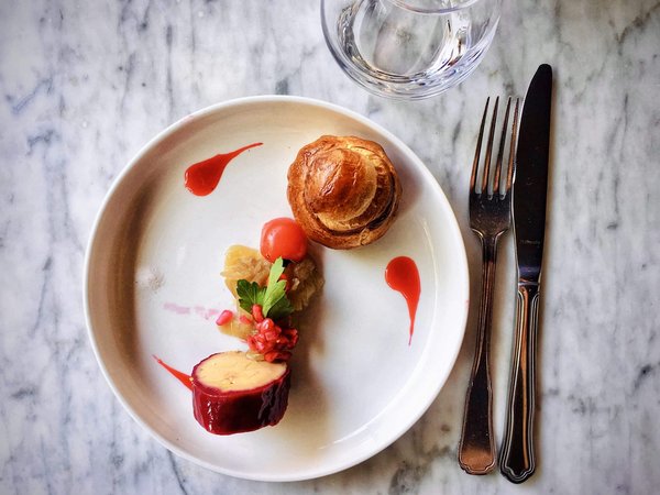 Comment choisir une croisière qui intègre des leçons de cuisine végane inspirées par les cultures visitées?